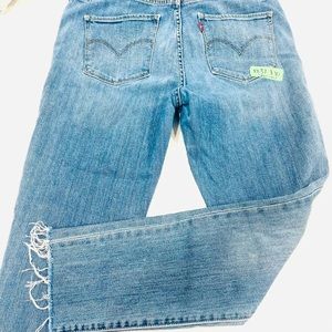 Size 31 Levi’s 721, Stretch, 10” High Rise, 26” Inseam (retail $118)
